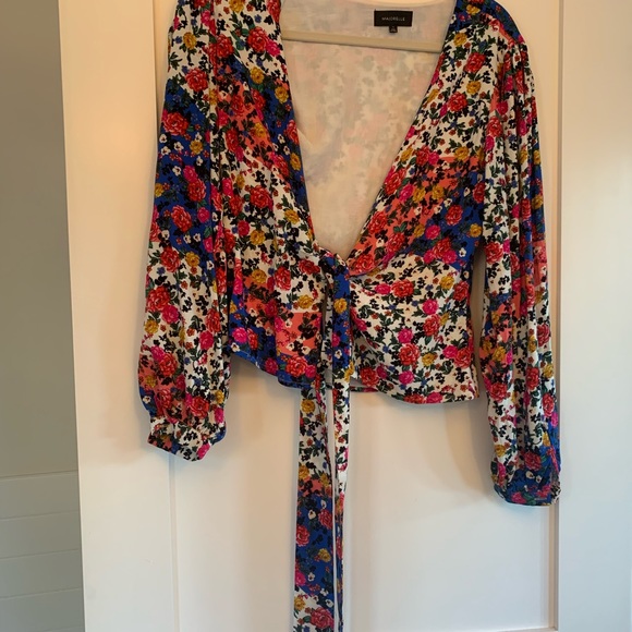 Revolve wrap shirt - Picture 2 of 2